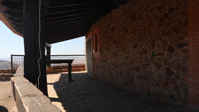 Pórtico del restaurante panorámico cerrado