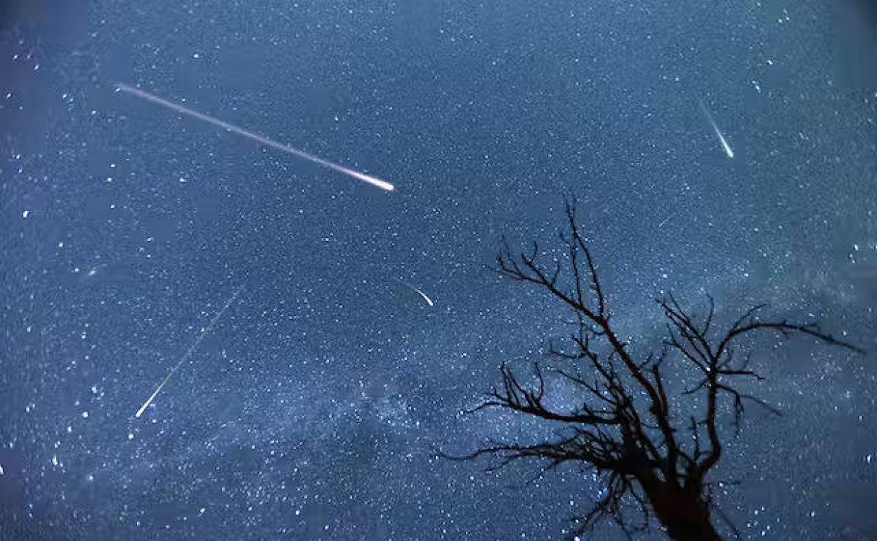Lluvia de meteoros durante las Perseidas de 2015.
