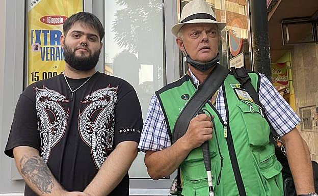 Paco, junto con su hijo.