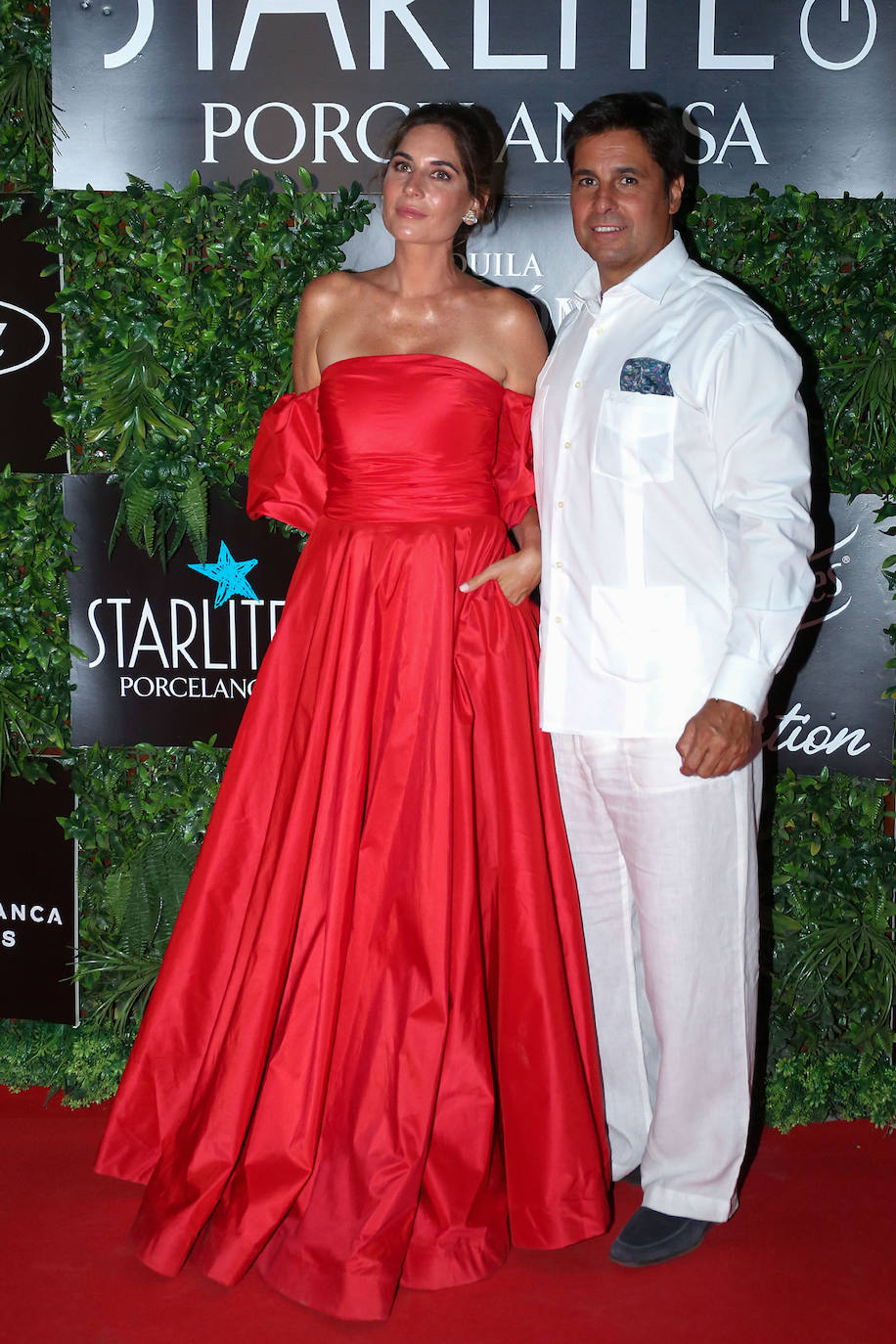 Fran Rivera (der.) y su mujer, Lourdes Montes, en la gala Starlite, en Marbella. 