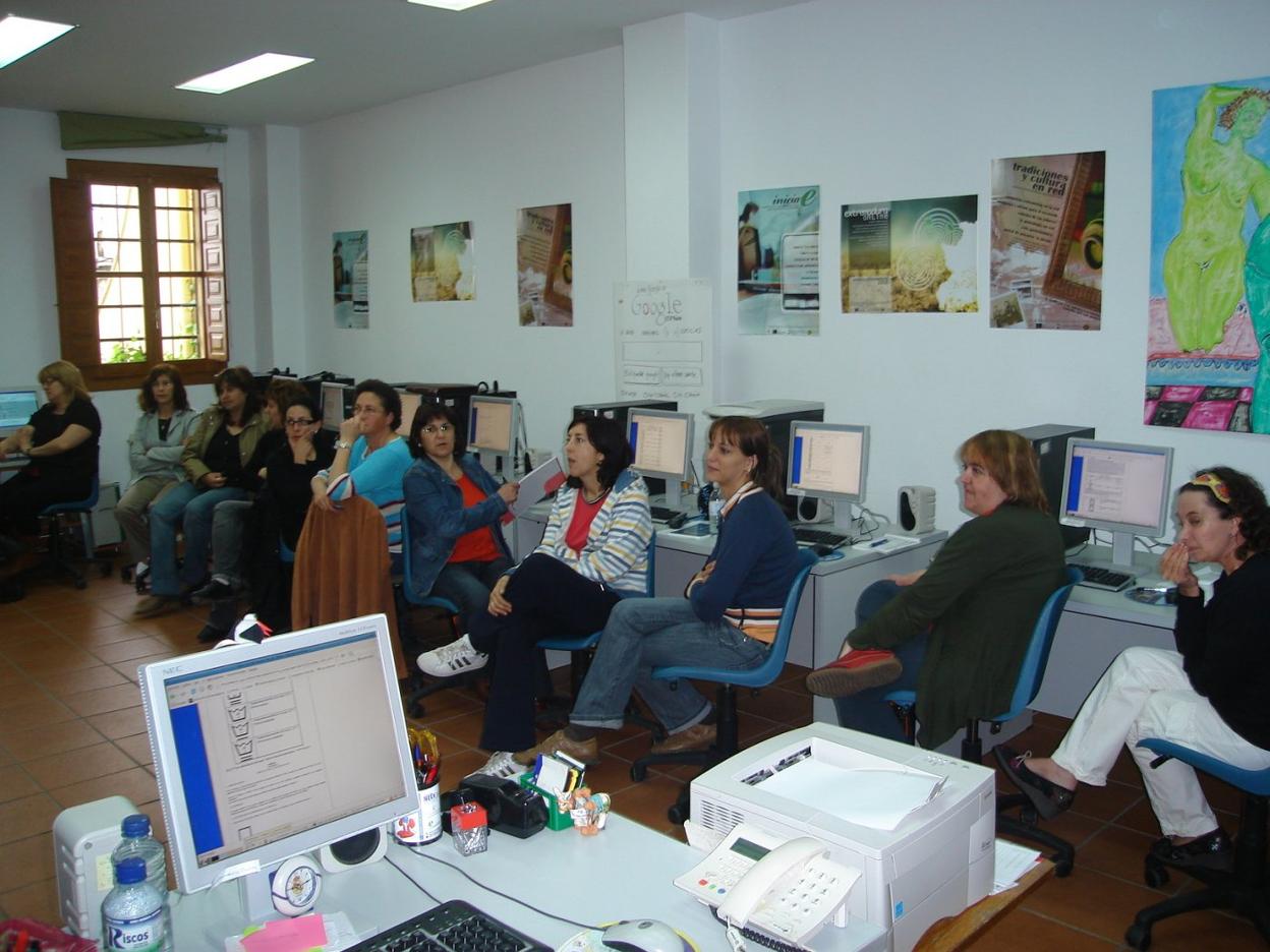 Asistentes a uno de los cursos organizados por el NCC. 