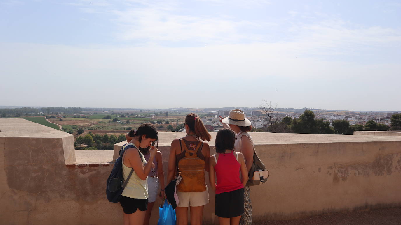 Vistas a la parte este de Badajoz desde el semibaluarte de San Antonio. 