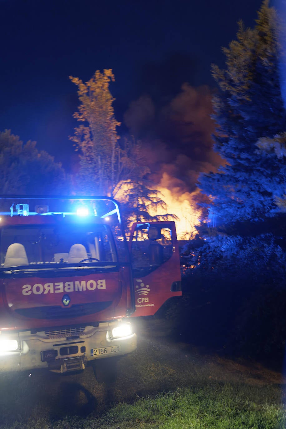 Fotos: Imágenes del espectacular incendio frente al acueducto de Los Milagros de Mérida