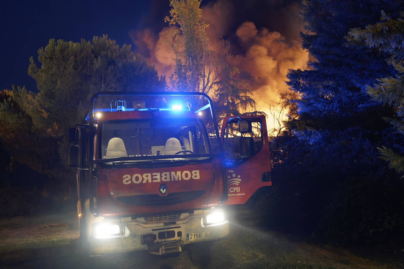 Fotos: Imágenes del espectacular incendio frente al acueducto de Los Milagros de Mérida