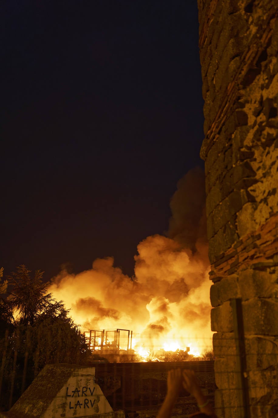 Fotos: Imágenes del espectacular incendio frente al acueducto de Los Milagros de Mérida