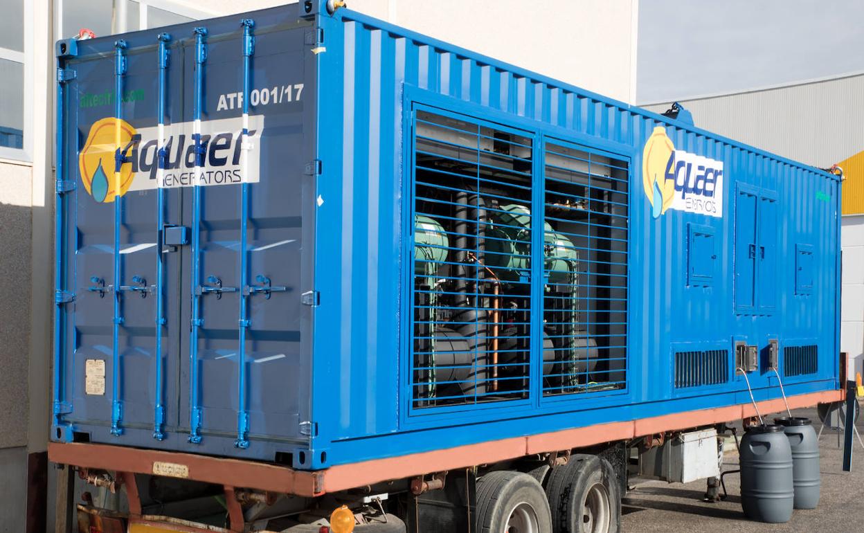 Máquina de la empresa Aquaer que crea agua apta para el consumo humano. 