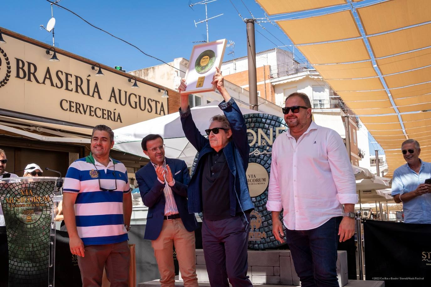 Fotos: El artista Miguel Ríos ya tiene su placa en la Vía de la Música de Mérida