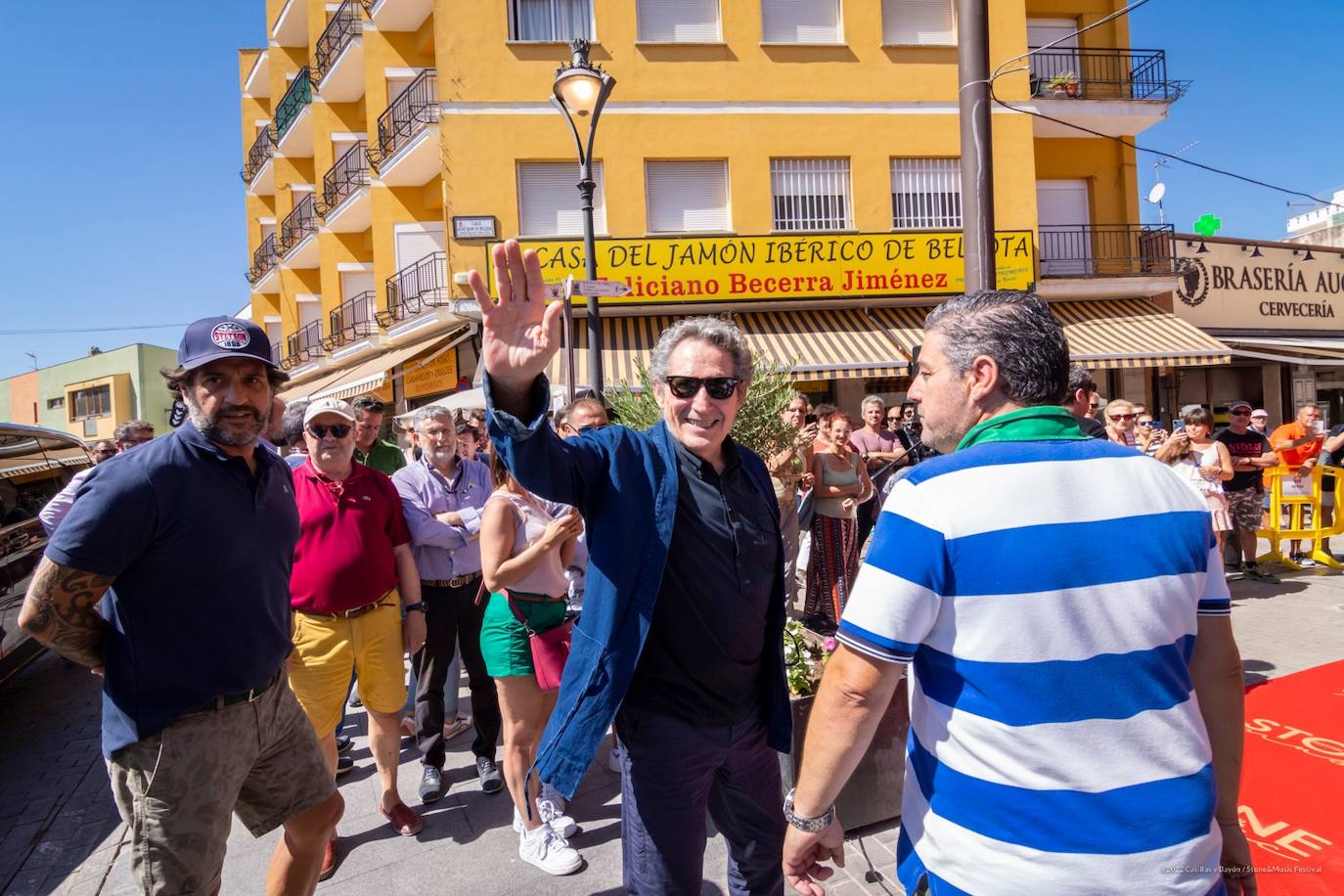 Fotos: El artista Miguel Ríos ya tiene su placa en la Vía de la Música de Mérida
