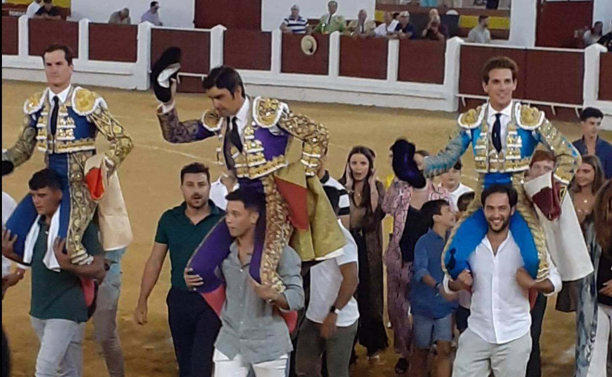Buen inicio de la feria taurina de Mérida con los tres toreros a hombros