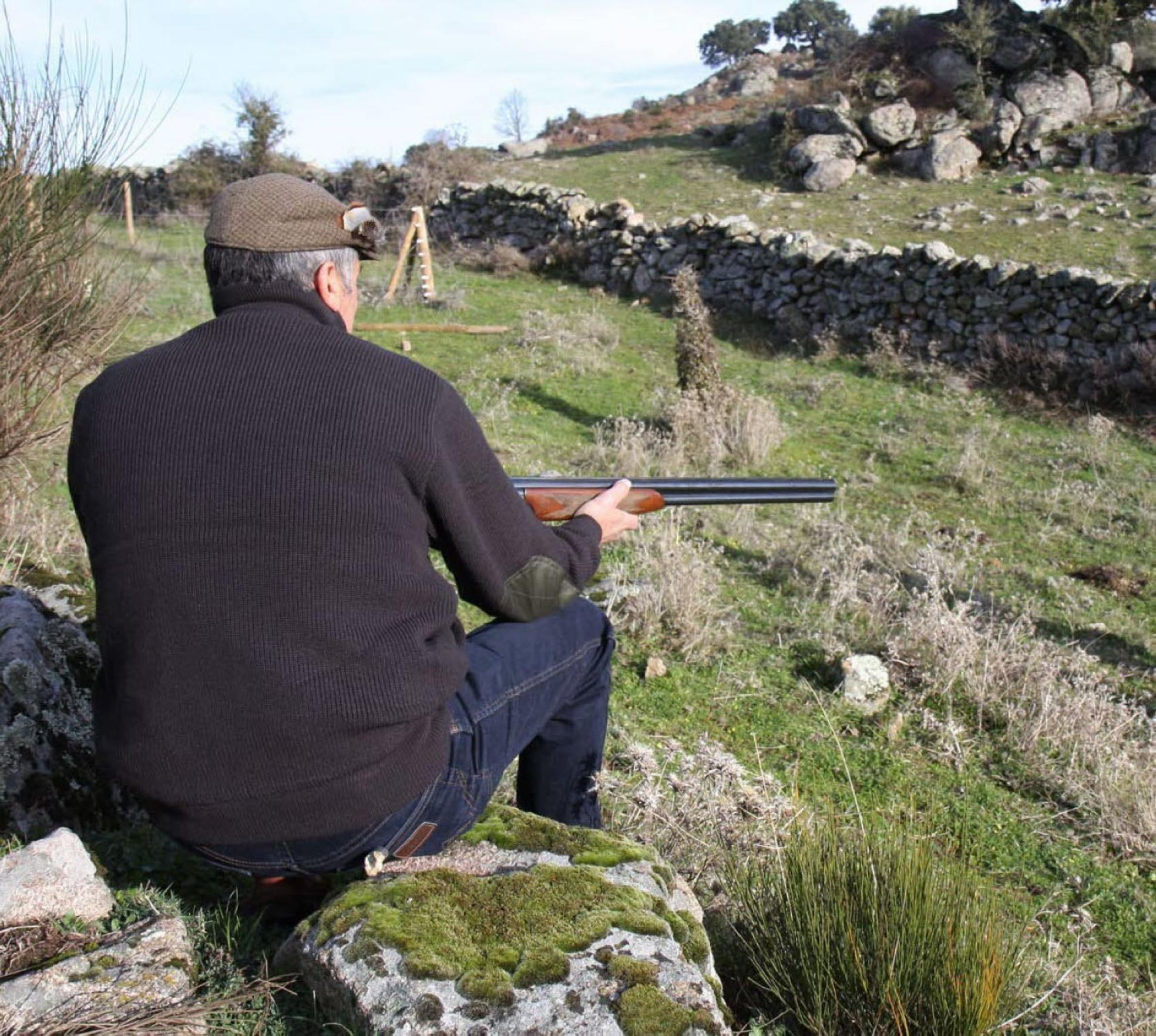 Un cazador en el monte público de Valcorchero en una imagen de archivo. 