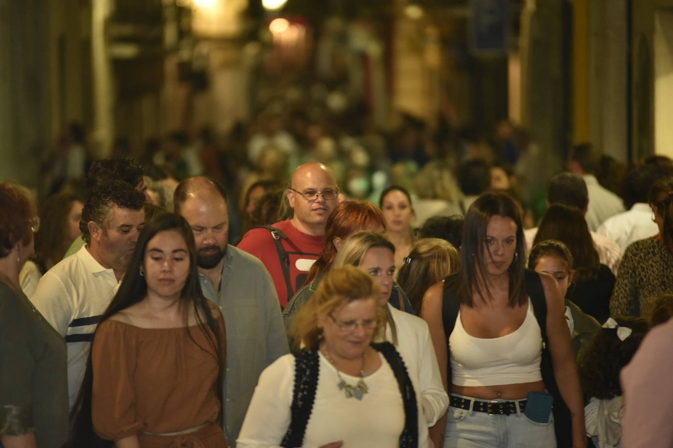 Fotos: Los pacenses disfrutan de la Noche en Blanco