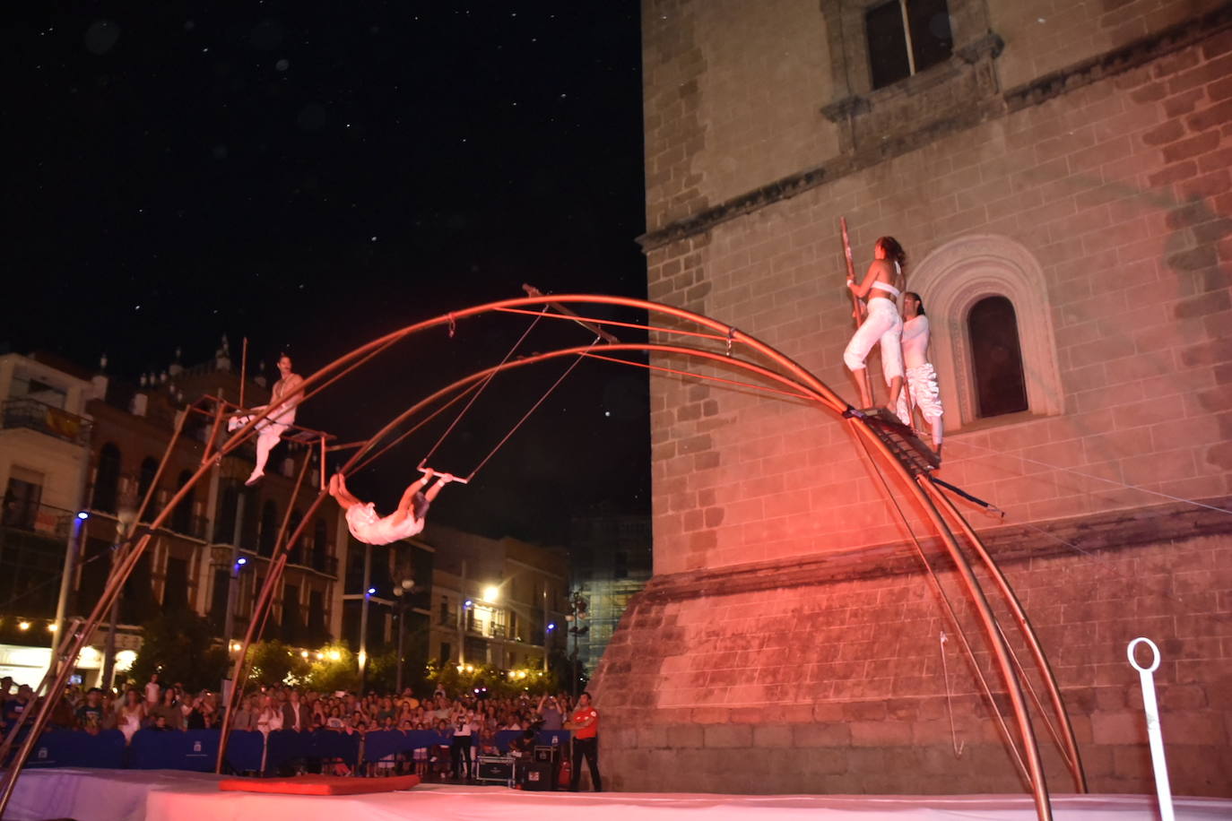 Fotos: Los pacenses disfrutan de la Noche en Blanco