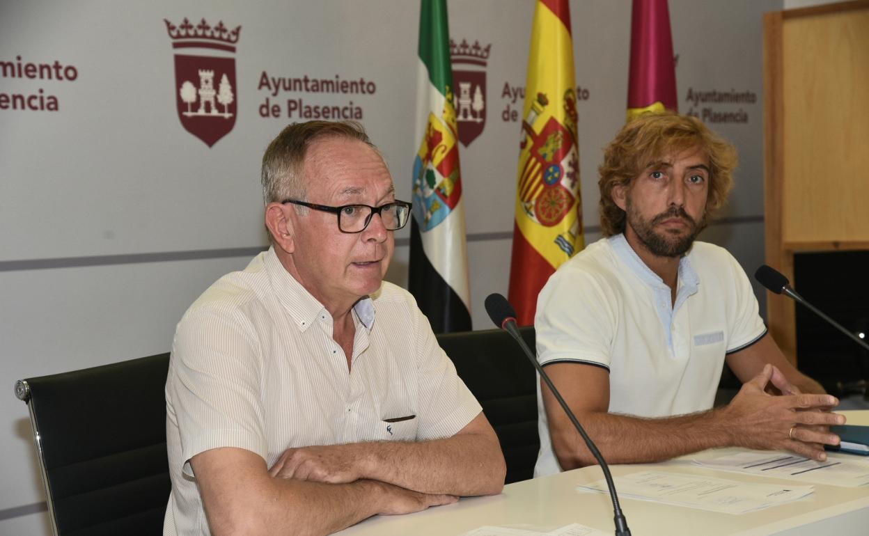 Luis Miguel Pérez Escanilla e Iván José Vicente, esta mañana en rueda de prensa. 