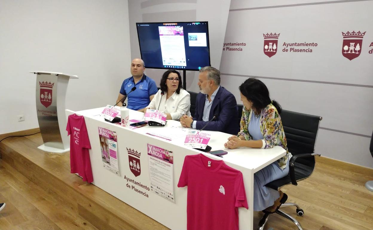 Presentación de la décima edición de la marcha rosa esta mañana en el Ayuntamiento. 