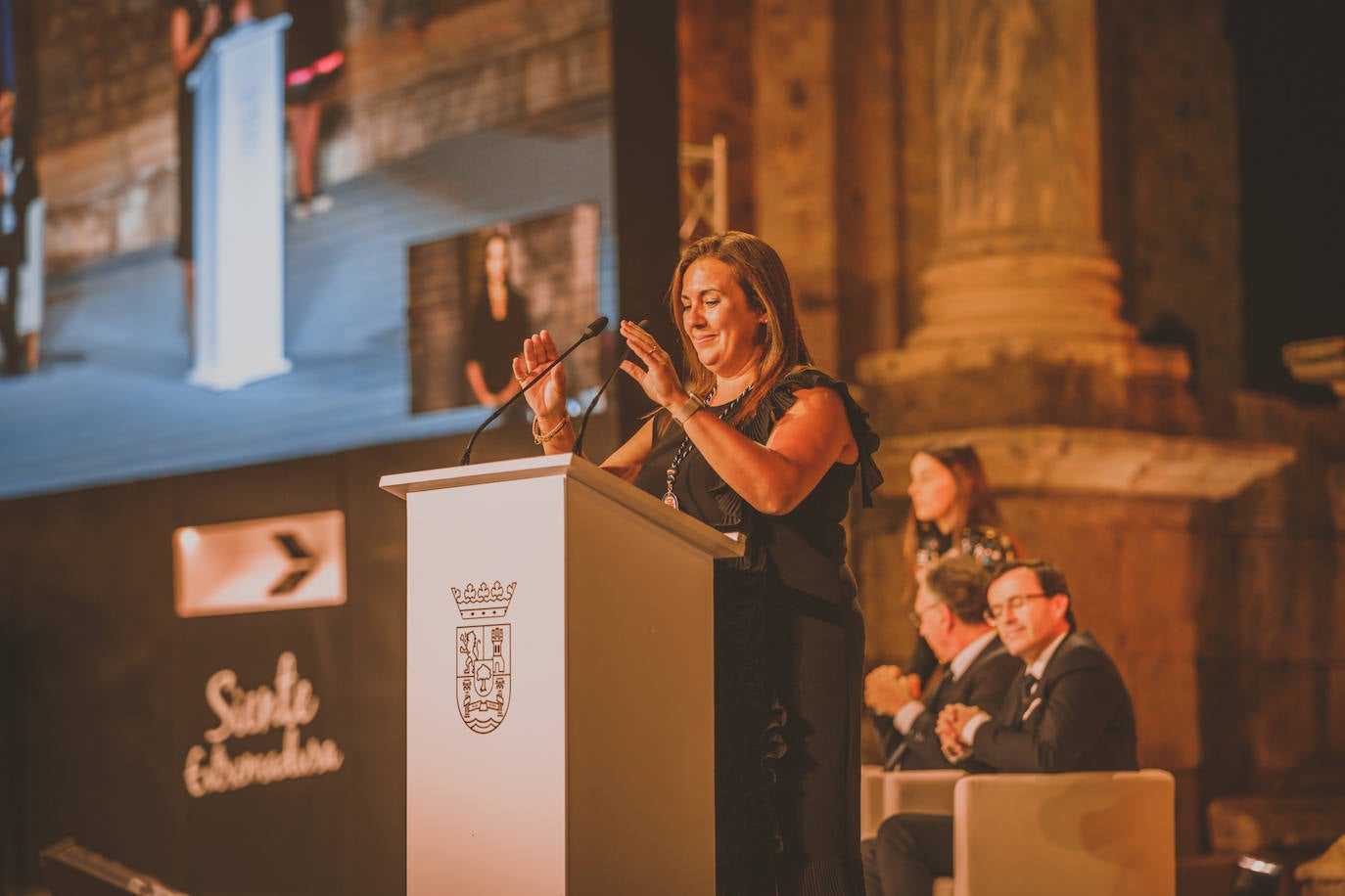 Fotos: Acto de entrega de las Medallas de Extremadura en el Teatro Romano