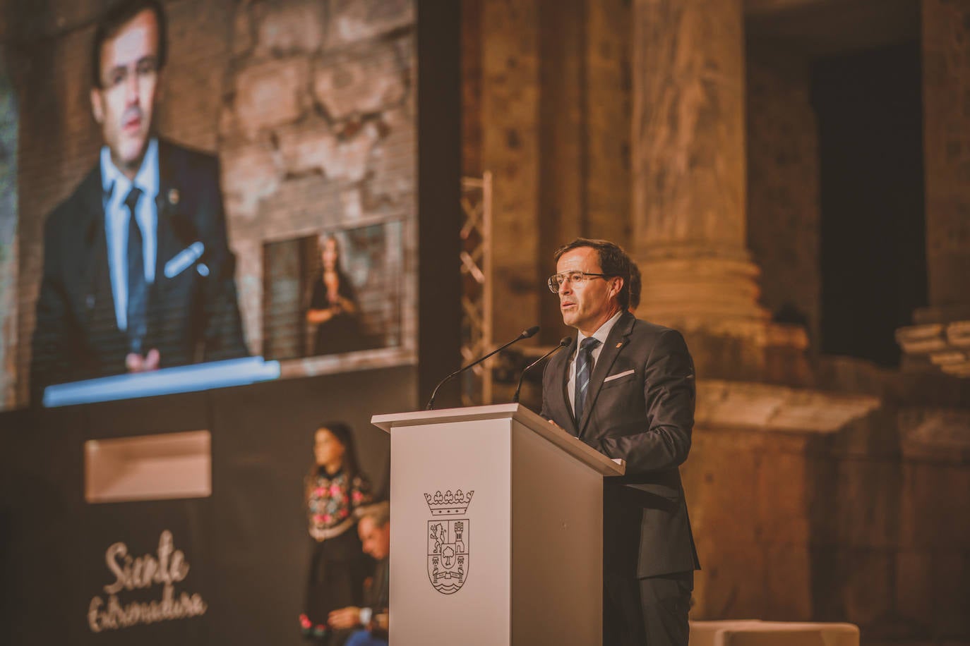 Fotos: Acto de entrega de las Medallas de Extremadura en el Teatro Romano