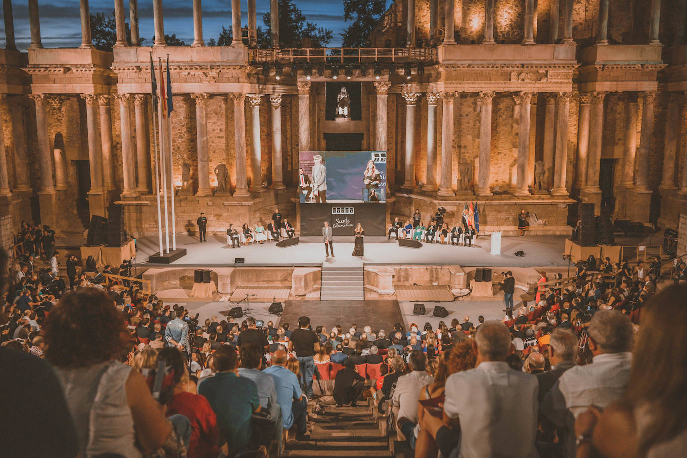 Fotos: Acto de entrega de las Medallas de Extremadura en el Teatro Romano