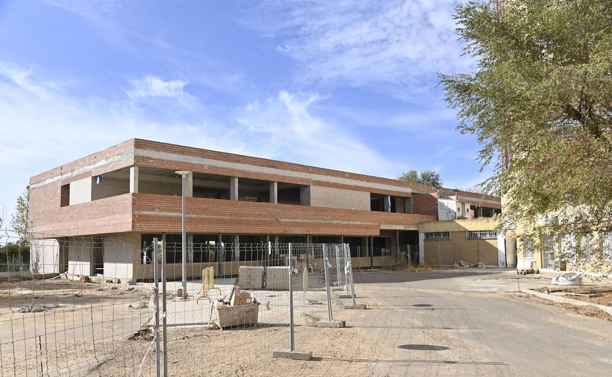 Obras de construcción del nuevo edificio, paralizadas desde agosto, este miércoles. 