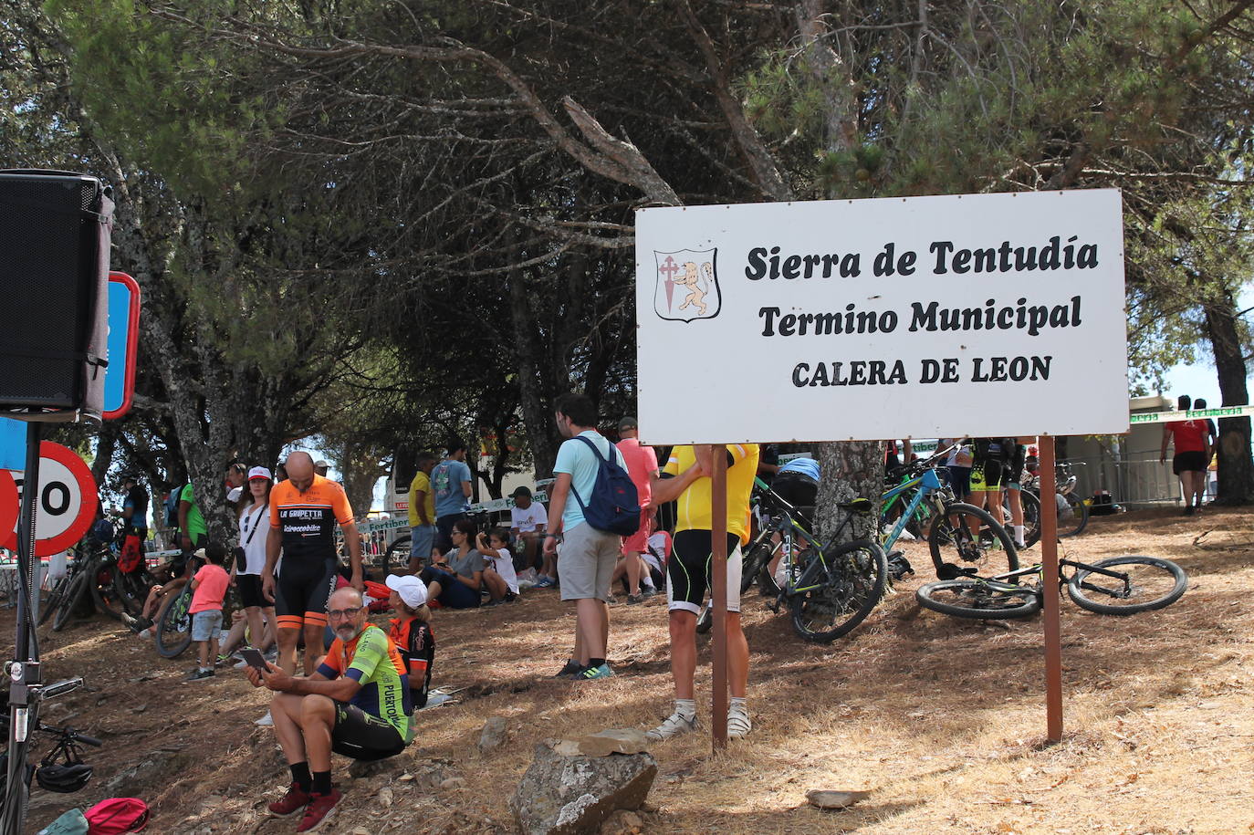 Ambiente en la subia a Tentudía. 