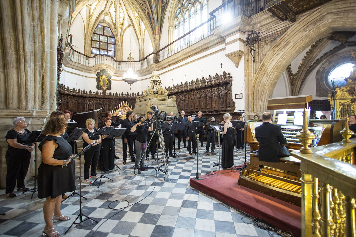 Fotos: Guadalupe vive su fiesta grande sin restricciones y recupera su procesión por el claustro mudéjar