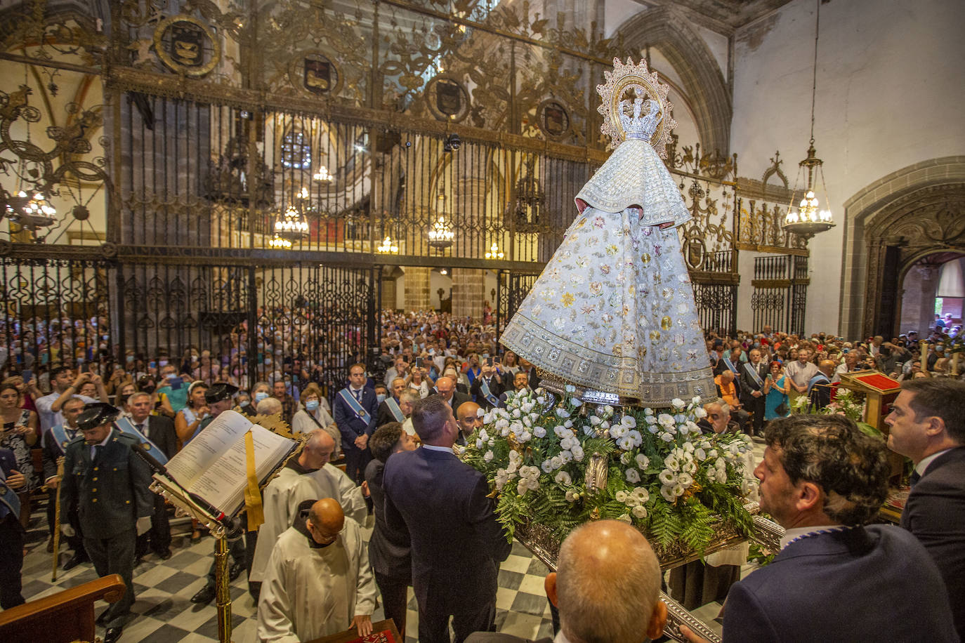 Fotos: Guadalupe vive su fiesta grande sin restricciones y recupera su procesión por el claustro mudéjar