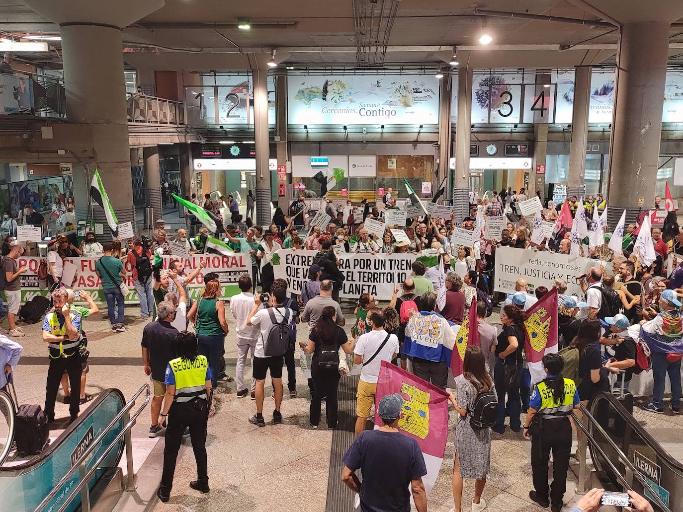 Fotos: La manifestación en Madrid por un tren digno para Extremadura