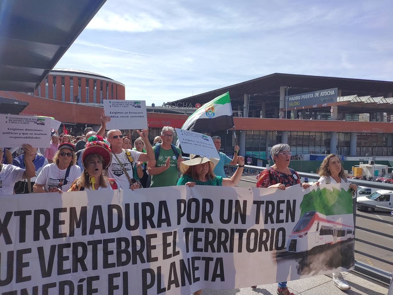 Fotos: La manifestación en Madrid por un tren digno para Extremadura