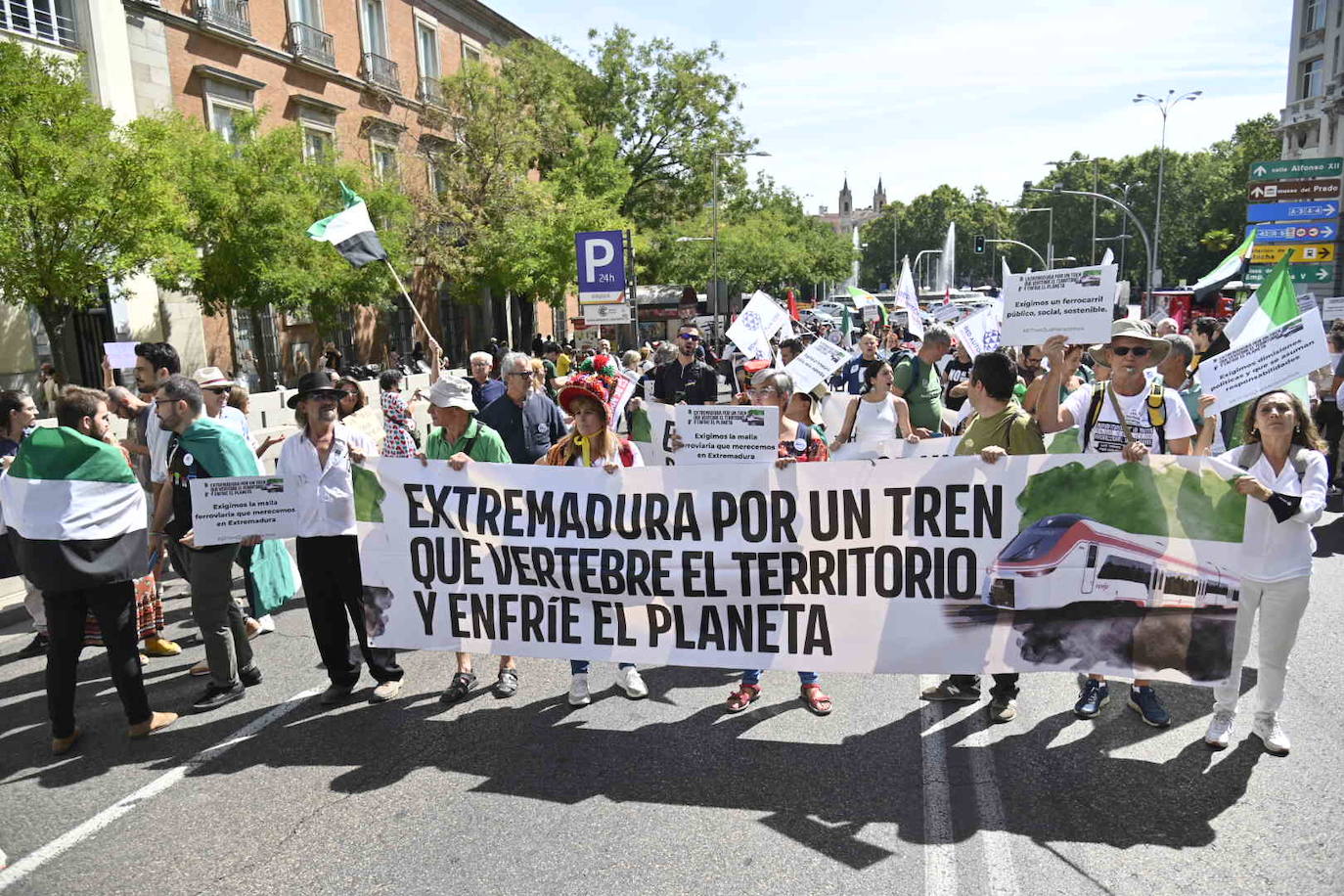 Fotos: La manifestación en Madrid por un tren digno para Extremadura