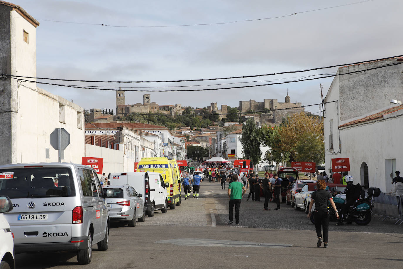 Cientos de personas arropan a la Vuelta en Trujillo