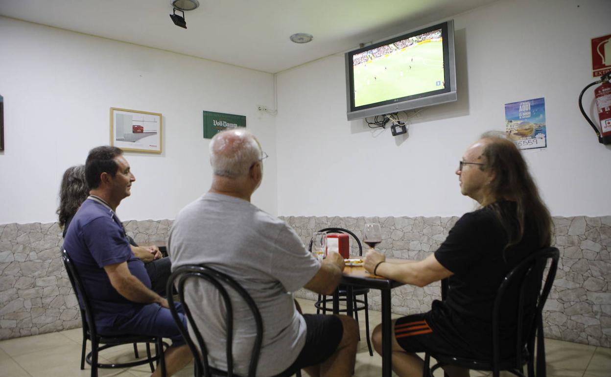Noche de Champions en el Café Central, en la avenida Hernán Cortés.