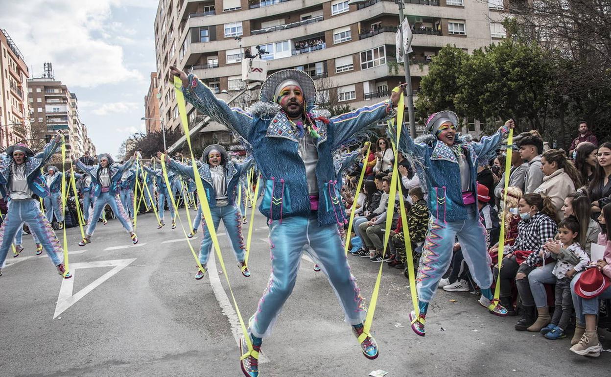 Desfile de comparsas del Carnaval de Badajoz. 