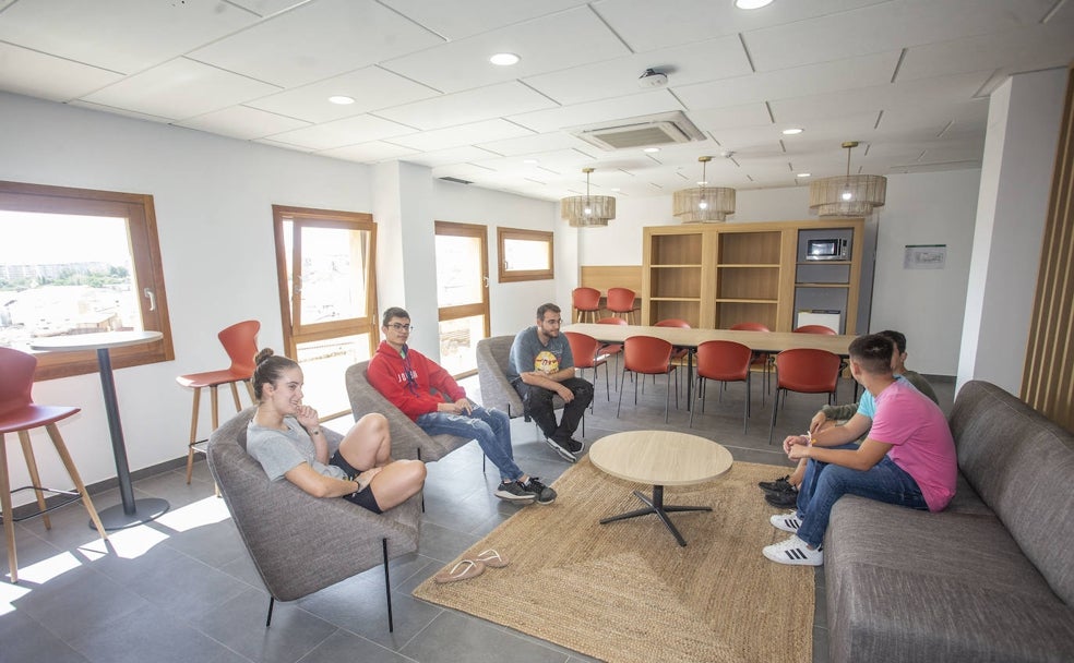 Salón del colegio mayor Charo Cordero de Cáceres. 