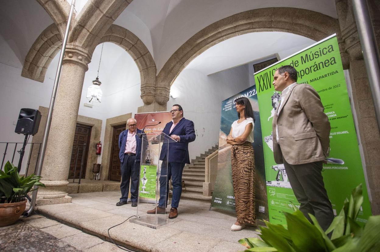 Presentación del ciclo ayer en el Palacio de Carvajal. 
