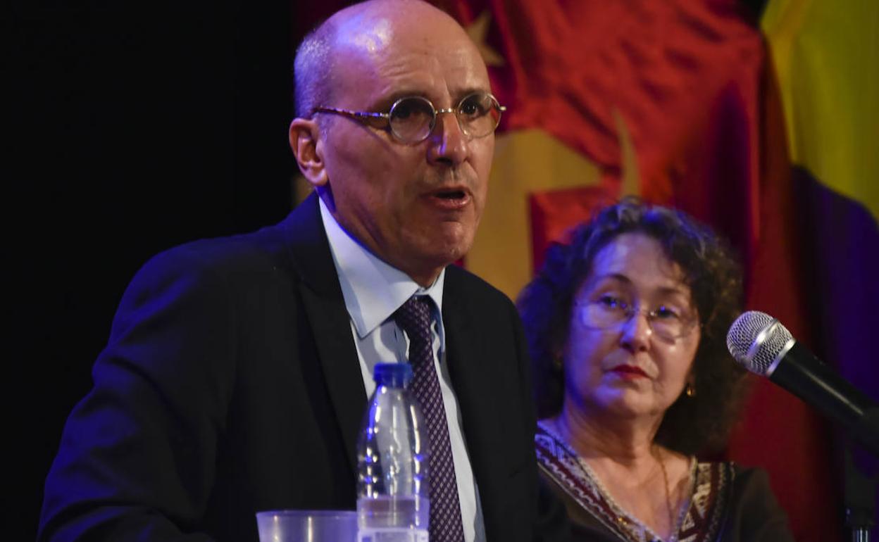 David Ginard en la conferencia sobre Landa. 