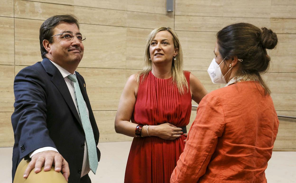 El presidente de la Junta, la presidenta de la Asamblea y la vicepresidenta económica. 