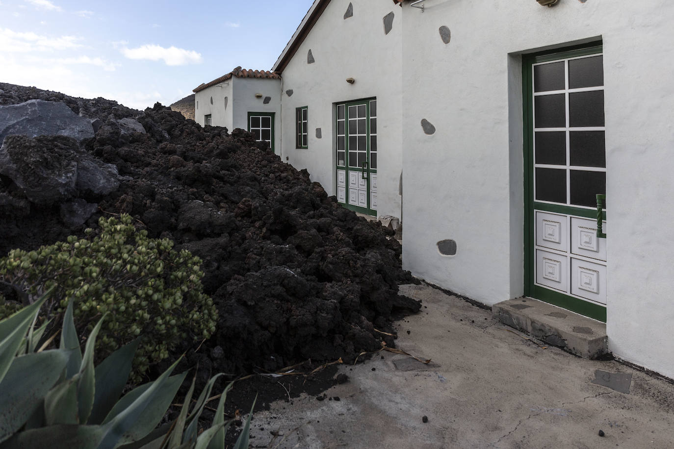 Una casa parcialmente afectada por la colada en la localidad de La Laguna.