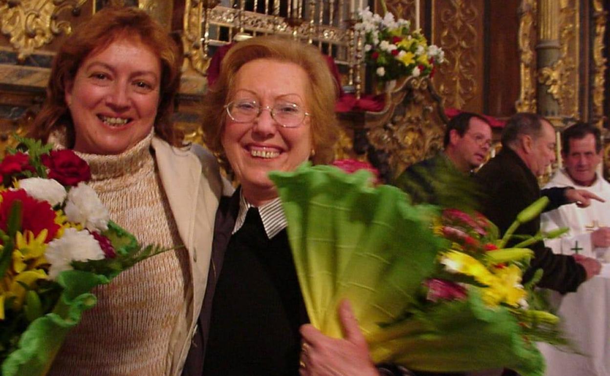 Ana María Cumplido y Antonia Durán reciben un homenaje de los Jateros durante las Fiestas Patronales 