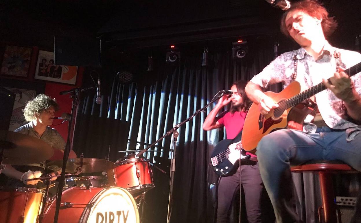 Actuación del grupo suizo 'Dirty Sound Magnet'. 