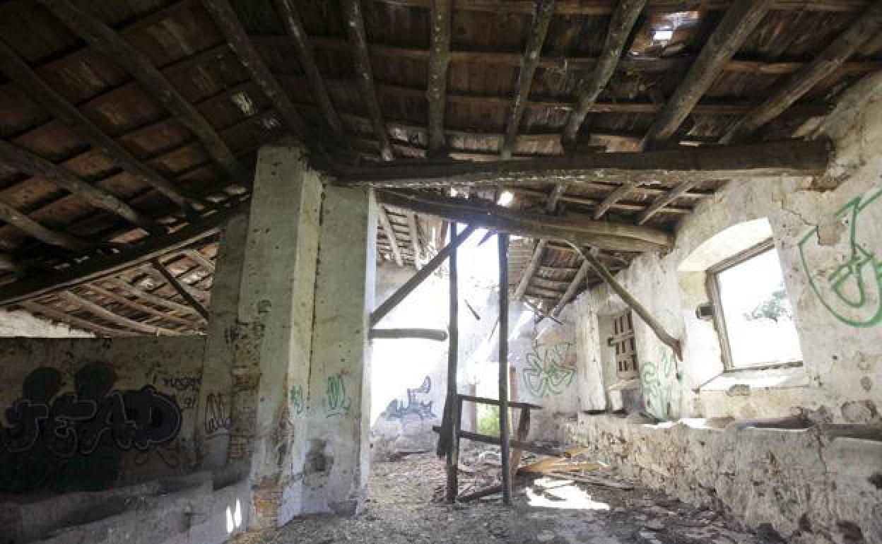 El Pozo de la Nieve se encuentra en estado de abandono pese a tener protección. 