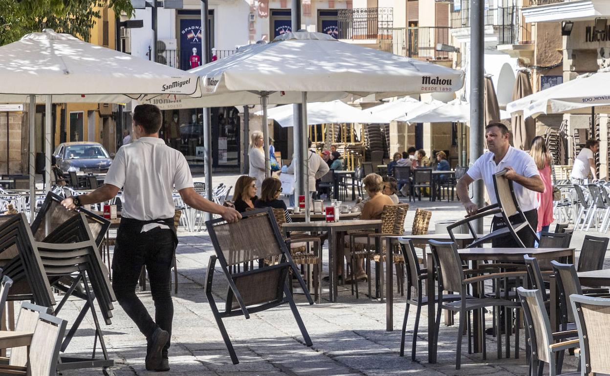 Los hosteleros de Plasencia iniciarán protestas si no hay ayudas al sector