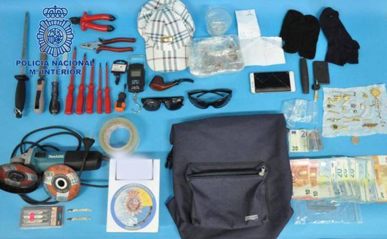 Objetos incautados a una banda de georgianos especializada en robar viviendas.