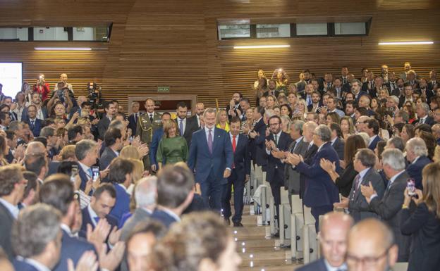 El Rey destaca en Cáceres el «liderazgo» de las empresas familiares para conseguir los logros del país