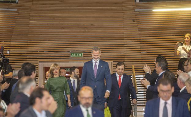 Llegada del Rey Felipe VI al Palacio de Congreso de Cáceres para inaugurar el XXV Congreso Nacional de la Empresa Familiar. 