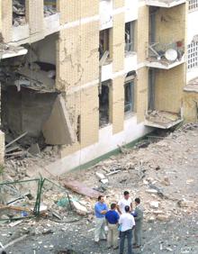 Imagen secundaria 2 - Imágenes del atentado con un coche bomba en Santa Pola.