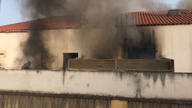 Fotos: Imágenes del incendio en el edificio okupado de San Roque en Badajoz