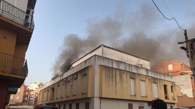 Fotos: Imágenes del incendio en el edificio okupado de San Roque en Badajoz