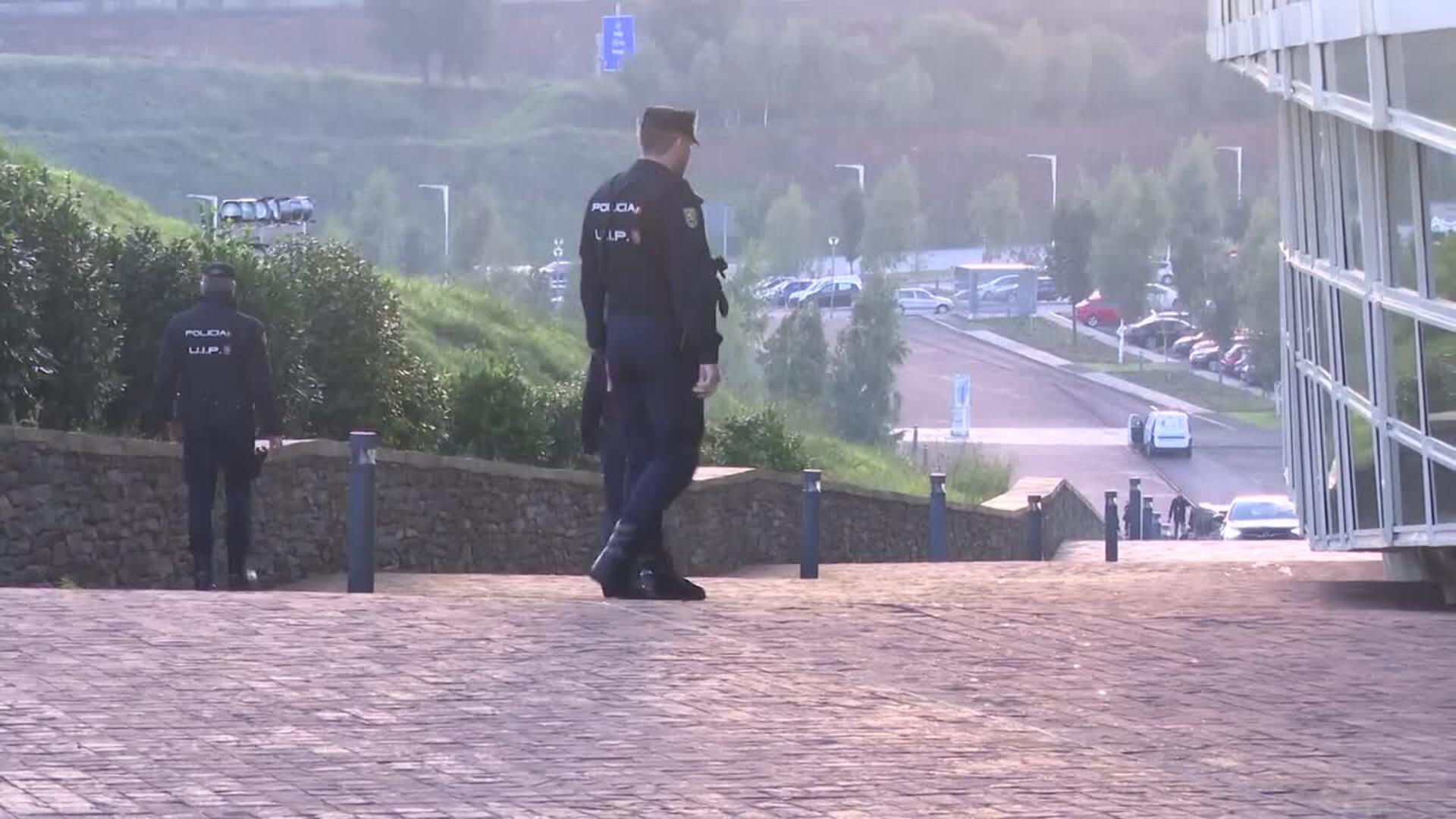 Fuerte presencia policial en la segunda jornada del juicio del Alvia tras el golpe a Cortabitarte