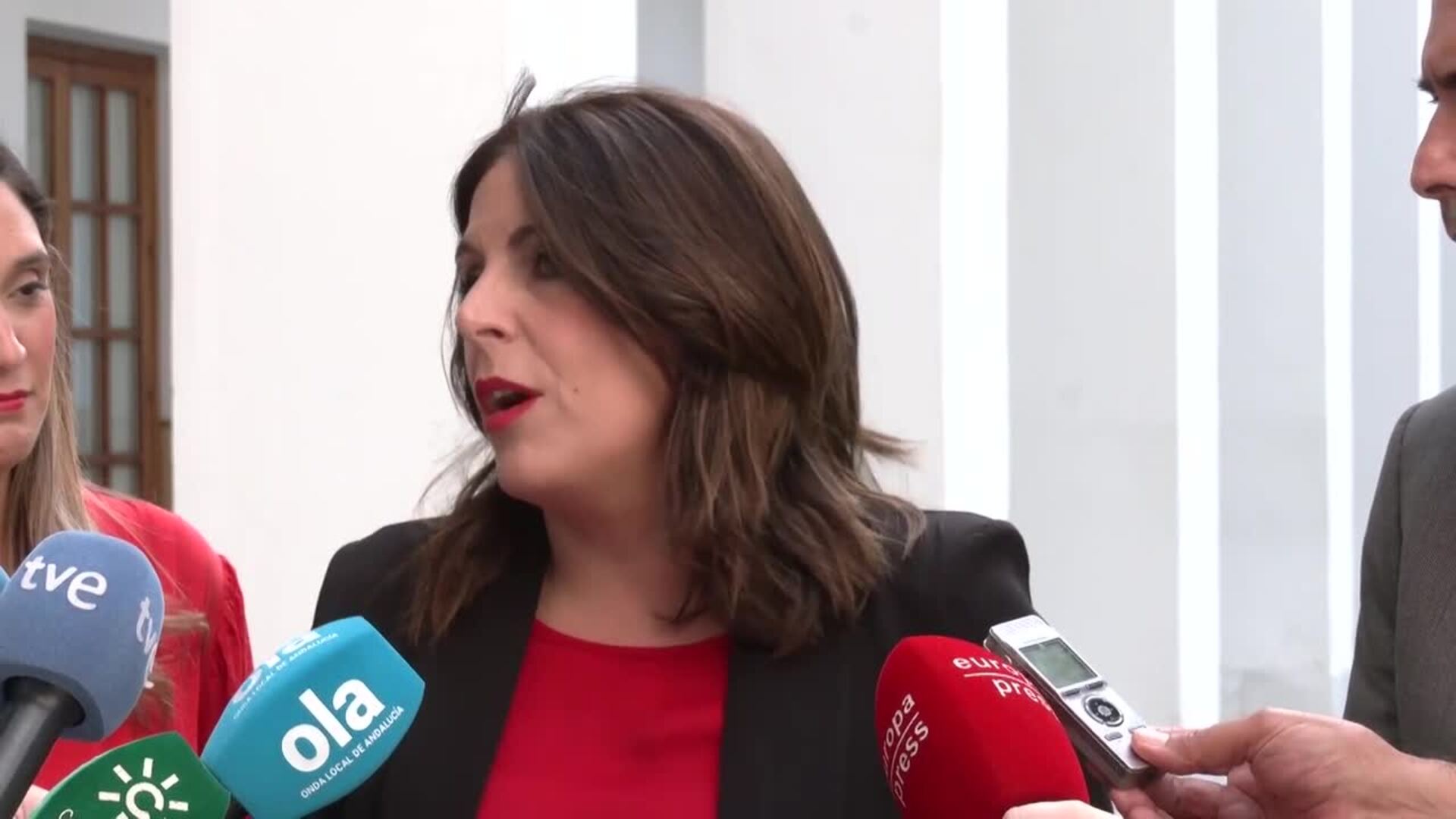 PSOE-A traslada a Sanz su apuesta por la "política útil" para Andalucía