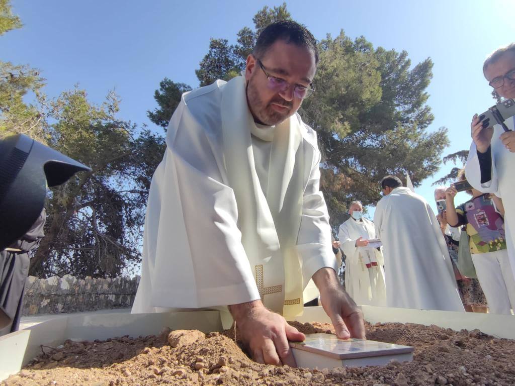 Fotos: El arzobispo de Toledo, monseñor Francisco Cerro, ha bendecido la primera piedra de la futura capilla dedicada a la Virgen de Guadalupe en Tierra Santa