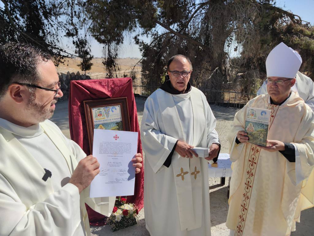 Fotos: El arzobispo de Toledo, monseñor Francisco Cerro, ha bendecido la primera piedra de la futura capilla dedicada a la Virgen de Guadalupe en Tierra Santa